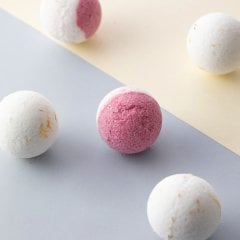 Doğal Tuz Vanilya ve Gül Özlü Banyo Topu