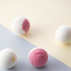 Doğal Tuz Vanilya ve Gül Özlü Banyo Topu