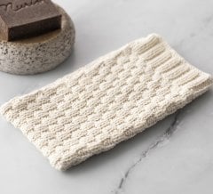 Hediye Küçük Ahşap Kasa3/Doğal Sabun+Yüz Masaj Aleti+Örme Kese Ekru